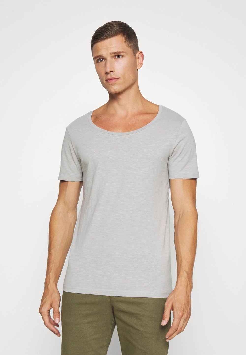 Pier One T-shirt basique Assurance De l’Authenticité t-shirts encolure large ronde homme 3 Pier One T-shirt basique Assurance De l’Authenticité t-shirts encolure large ronde homme