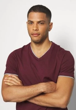 Pier One Prix Allégé T-shirt basique t-shirts & polos col en v homme 14 Pier One Prix Allégé T-shirt basique t-shirts & polos col en v homme -Promos Pier One Boutique 67671e08d12343d69cdb83f305fe5212