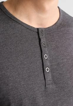 Pier One Prix Jamais Vus T-shirt à manches longues t-shirts & polos col tunisien homme 13 Pier One Prix Jamais Vus T-shirt à manches longues t-shirts & polos col tunisien homme -Promos Pier One Boutique 6dce6f2b077c427b9d90f6fcae7eadd9