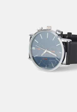 Pier One SET - Montre Meilleure qualité montres et bijoux boucle ardillon homme -Promos Pier One Boutique 6f22f097f3234d7b8427fc90c73f5c05