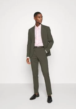 Pier One Chemise classique Prix Affortable costumes & cravates col kent homme -Promos Pier One Boutique 7221e41c8e5e447fa52e68c32aa0f2e9