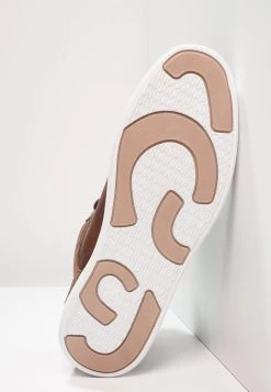 Pier One Baskets montantes Réduction baskets & sneakers rond homme -Promos Pier One Boutique 72deaec80e6d48e7bcd5b632079f8838