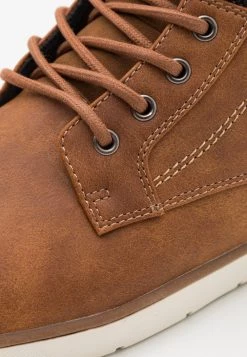 Pier One Baskets montantes Prix Malin baskets & sneakers rond homme -Promos Pier One Boutique 74e5f1c45af346dea118b694421b38ab