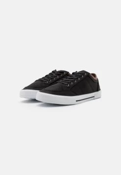 Pier One Prix Cassé Baskets basses sneakers rond homme -Promos Pier One Boutique 7677d591fb3c4a01ac3d24771379a8f4