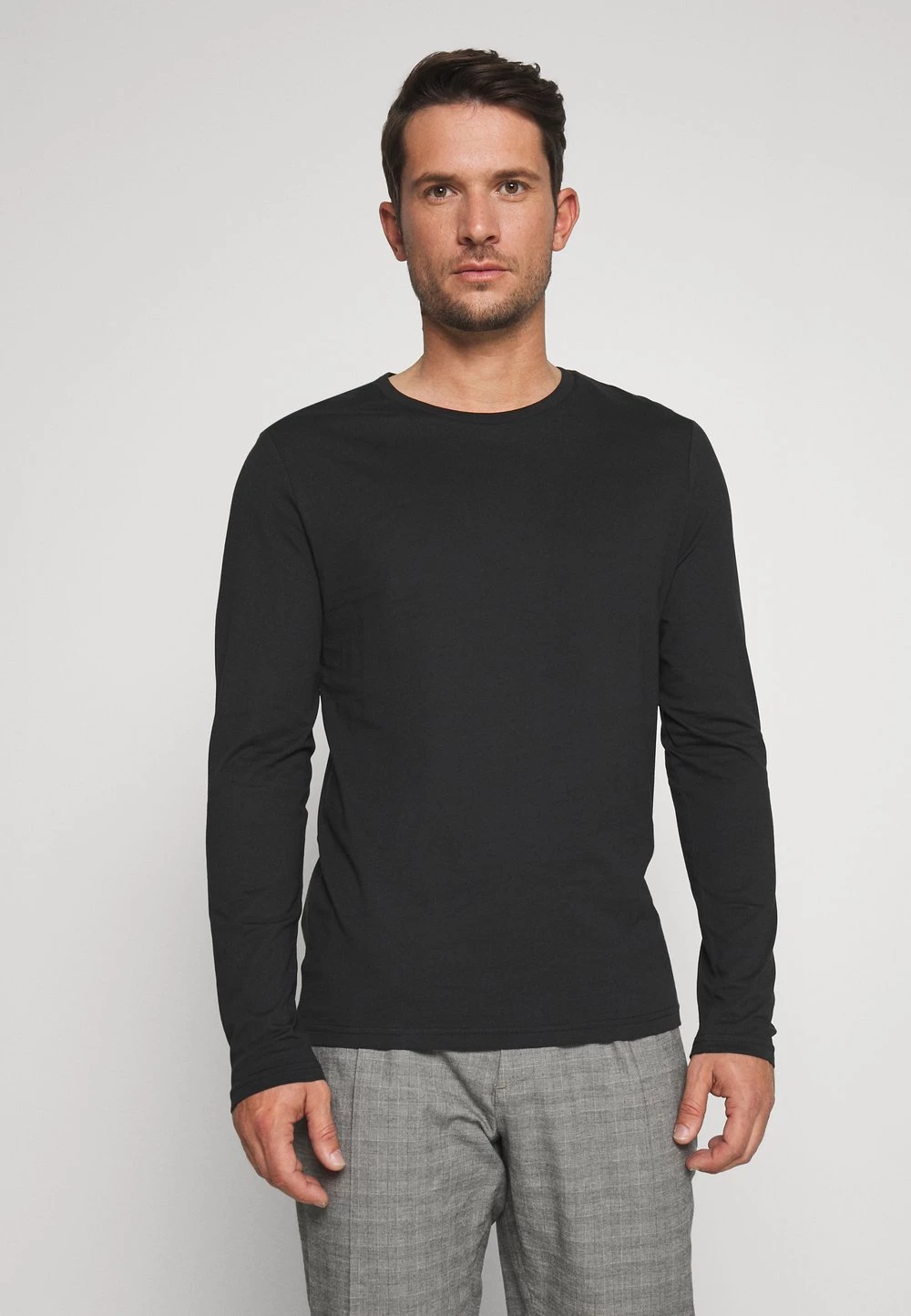 En promotion Pier One 2 PACK - T-shirt à manches longues t-shirts col rond homme 5 En promotion Pier One 2 PACK - T-shirt à manches longues t-shirts col rond homme – Image 3