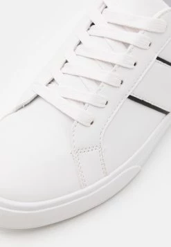 Petit Prix Pier One Baskets basses sneakers rond homme 13 Petit Prix Pier One Baskets basses sneakers rond homme -Promos Pier One Boutique 7ab0f40931c64617914843b8b462dc08