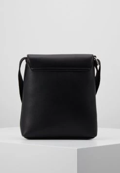 Pier One Sac bandoulière Promos sacs fermoir aimanté homme -Promos Pier One Boutique 7fc9b8c2009e411c8a0b428916cc63ad