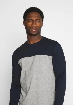 Pier One T-shirt à manches longues Produit de première qualité t-shirts col rond homme -Promos Pier One Boutique 855ebd08bf4a45ceb37f4811f735222b