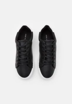 Vendre-Réclame Pier One UNISEX - Baskets basses sneakers rond -Promos Pier One Boutique 85fdec358d9a4907b8fc02bfda0a0bf8