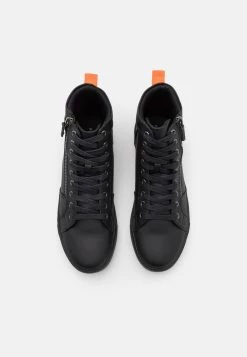 Soldes Pier One Baskets montantes baskets & sneakers rond homme 11 Soldes Pier One Baskets montantes baskets & sneakers rond homme -Promos Pier One Boutique 8637a2b357234e97836fdcd53c529bcf