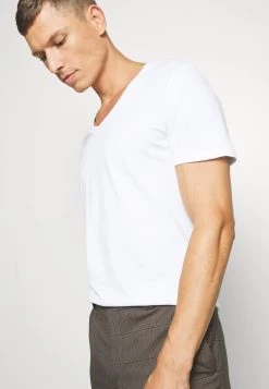 Pier One Prix Bradés 2 PACK - T-shirt basique t-shirts col en v profond homme -Promos Pier One Boutique 8a50f47374ab42e380a66ae8b1778f0e