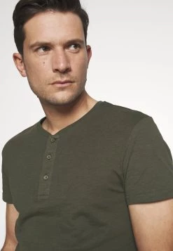 Pier One Prix Gelé T-shirt basique t-shirts col tunisien homme -Promos Pier One Boutique 8f212b49a40a498b90bed7c9c238fe6a