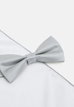 Rabais Pier One SET - Noeud papillon cravates et accessoires de costume carreaux homme -Promos Pier One Boutique 90c72d2ff05d4f2496c9dda5511e8f24