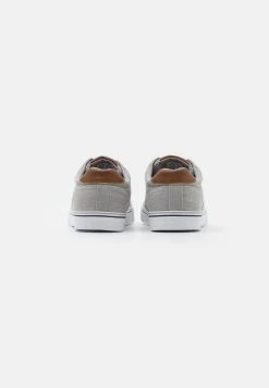 Prix Dégriffé Pier One UNISEX - Baskets basses sneakers rond 12 Prix Dégriffé Pier One UNISEX - Baskets basses sneakers rond -Promos Pier One Boutique 90e444c78331435b9b0ea8690376a84f