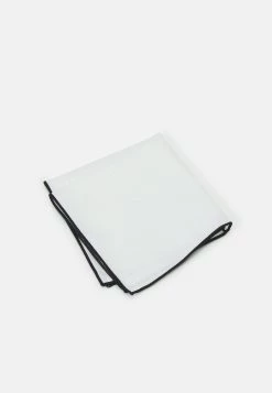 Pier One CHRISTMAS GIFT SET - Cravate Marchandise de première qualité cravates et nœuds papillon homme homme -Promos Pier One Boutique 917120fd06f44af0a2aa46e10a358600