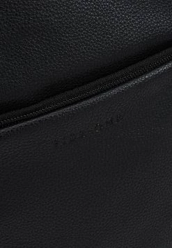 Pier One UNISEX - Sac à dos Rabais sacs poche pour pc portable 15 pouces 15 Pier One UNISEX - Sac à dos Rabais sacs poche pour pc portable 15 pouces -Promos Pier One Boutique 962c8fb156a54fb0a4c3680a998e03ef