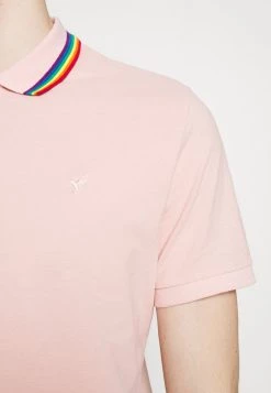 Plus Bas Prix De Vente Pier One PRIDE - Polo t-shirts col polo homme 13 Plus Bas Prix De Vente Pier One PRIDE - Polo t-shirts col polo homme -Promos Pier One Boutique 97476108a5bd4d6091444d9ed02a607f