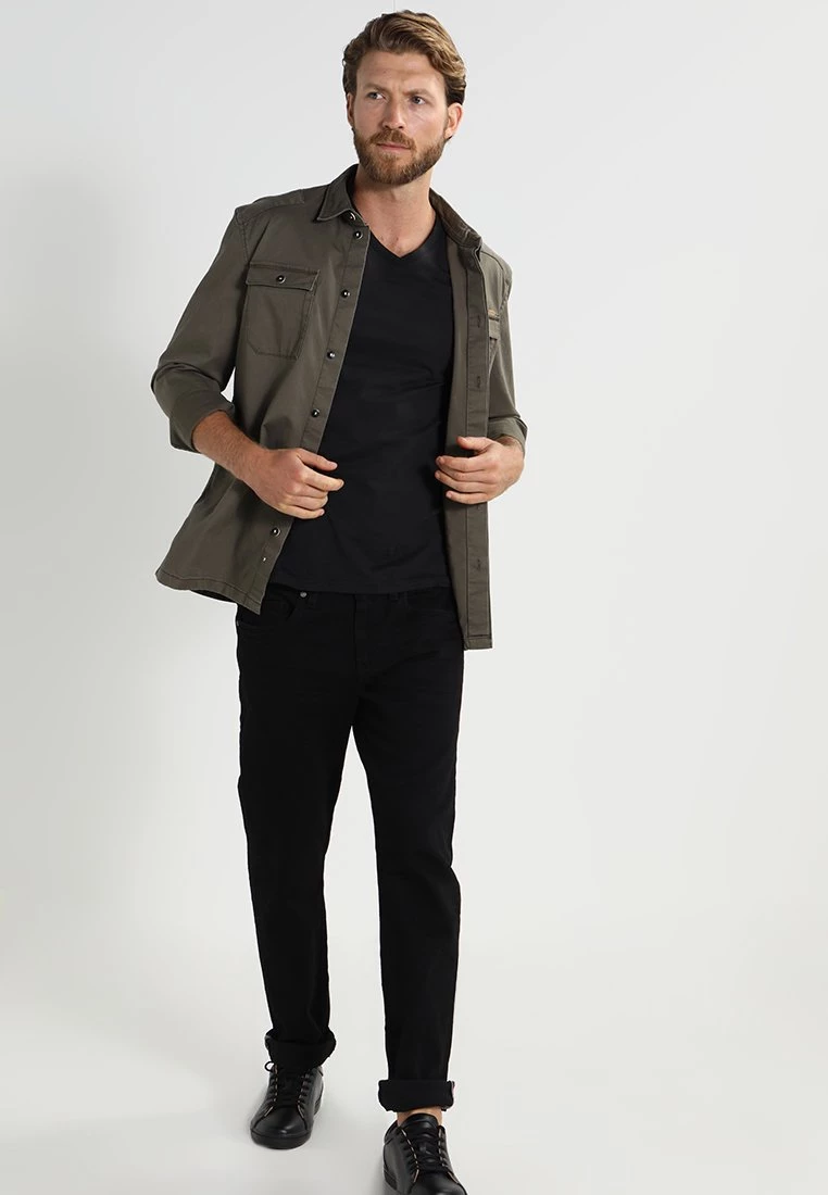 Prix Raisonnable Pier One 2 PACK - T-shirt basique t-shirts col en v homme 4 Prix Raisonnable Pier One 2 PACK - T-shirt basique t-shirts col en v homme – Image 2