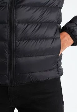 Pier One Un Tarif Préférentiel Veste légère vestes capuche homme 13 Pier One Un Tarif Préférentiel Veste légère vestes capuche homme -Promos Pier One Boutique 99e5658e0a7642bfa09660f180de8425