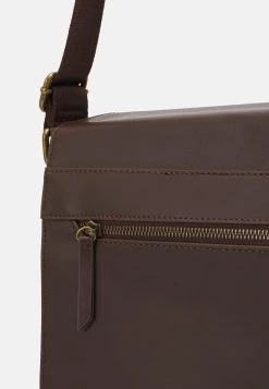 Pier One Assurance De l’Authenticité Sac bandoulière sacs compartiment pour pc portable homme -Promos Pier One Boutique 9aa7b7aa32394e78bb3ea23faee6cb65