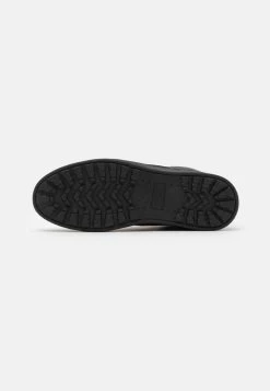 Pier One Baskets montantes Pas Cher baskets & sneakers rond homme -Promos Pier One Boutique 9dac76541dd14818b38f67ca38234eef
