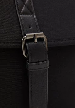 Pier One UNISEX - Mallette Prix Aimable sacs fermoir aimanté -Promos Pier One Boutique 9e683f8e2ac44d8b900f9280b6a29755