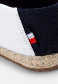 Pier One Espadrilles Soldes chaussures basses rond unisex -Promos Pier One Boutique a179fcff0fc649dd997161588d96d0d4
