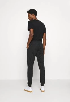 Pier One Pantalon de survêtement Un Tarif Préférentiel pantalons haute homme -Promos Pier One Boutique a1b709fa2c32431482f95b3eb7300192