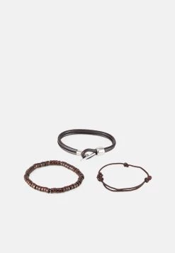 Prix Sacrifiés Pier One SET - Montre montres et bijoux boucle ardillon homme -Promos Pier One Boutique a1d4c789bd42499cb1b81fef4b4c9c7b