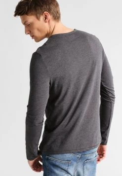 Pier One Prix Jamais Vus T-shirt à manches longues t-shirts & polos col tunisien homme 12 Pier One Prix Jamais Vus T-shirt à manches longues t-shirts & polos col tunisien homme -Promos Pier One Boutique a2c7414c72b846f888570468bd096605