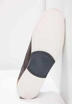 Pier One Chaussures à lacets Prix Sacrifiés derbies et richelieus rond homme -Promos Pier One Boutique a3f5e508e806416a83f3fbfcabeb52e4