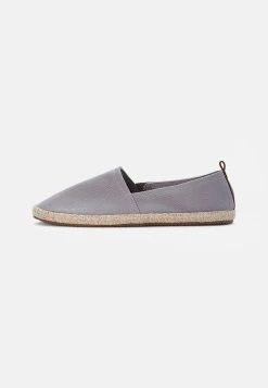 Bon Rapport Coût-Efficacité Pier One RENA ESPADRILLE UNISEX - Espadrilles chaussures basses rond -Promos Pier One Boutique a625ac24e213461a94d5096727f45e98 2