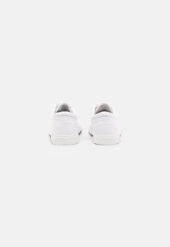 Prix Malin Pier One UNISEX - Baskets basses sneakers rond 11 Prix Malin Pier One UNISEX - Baskets basses sneakers rond -Promos Pier One Boutique a8065c4a37f4401bbe8ab18d64e55519