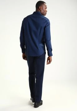 Pier One Chemise classique Bonne Qualité costumes col kent homme -Promos Pier One Boutique a8d79f2b2fb74bef81b546a2b265bf0d