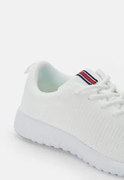 Pier One Baskets basses Prix Refroidis sneakers rond homme -Promos Pier One Boutique a92dd0226b8c49b4b46c89760f6f8b8a