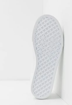 Pier One UNISEX - Baskets basses Assurance De l’Authenticité sneakers rond -Promos Pier One Boutique a93af45c740b4e05bf0baca62c12f625