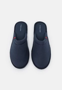 Pier One Prix Acceptable Chaussons rond homme -Promos Pier One Boutique a980ddae57c846959579e8a4a1384f89
