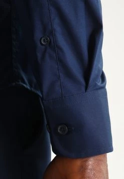 Pier One Chemise classique Bonne Qualité costumes col kent homme -Promos Pier One Boutique a981985757a6442b95e0fe13b60c9050