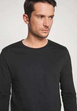 En promotion Pier One 2 PACK - T-shirt à manches longues t-shirts col rond homme 18 En promotion Pier One 2 PACK - T-shirt à manches longues t-shirts col rond homme -Promos Pier One Boutique abe5f01df1c144a5b727bffa4e9f9909