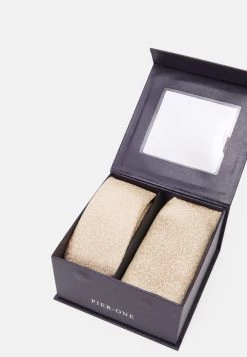 Rabais Pier One SET - Cravate pochettes de costume couleur unie homme 15 Rabais Pier One SET - Cravate pochettes de costume couleur unie homme -Promos Pier One Boutique ae010782aad14dd9915e57b1b28a7f62