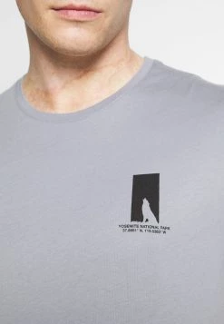 Pier One Assurance De l’Authenticité T-shirt imprimé t-shirts col rond homme -Promos Pier One Boutique ae4d33d7e6374f96bf06b2a5e63c976e