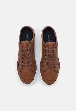 Prix Jamais Vus Pier One Baskets basses sneakers rond homme -Promos Pier One Boutique af3e2a368a8148559f0db2acf0436661