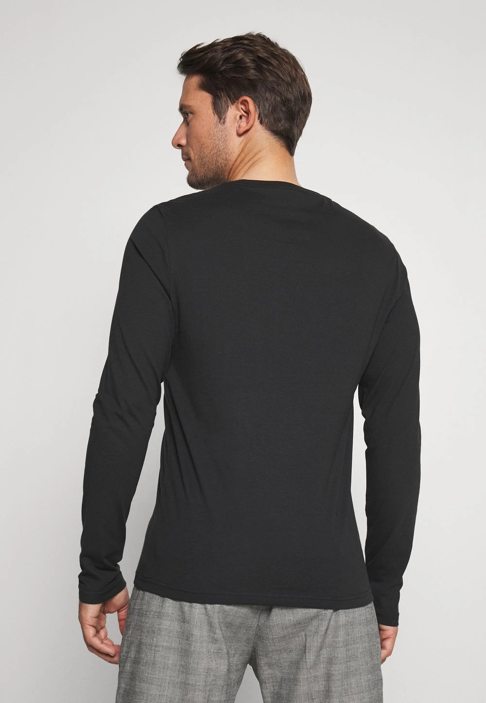 En promotion Pier One 2 PACK - T-shirt à manches longues t-shirts col rond homme 6 En promotion Pier One 2 PACK - T-shirt à manches longues t-shirts col rond homme – Image 4