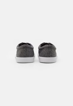 Pier One Prix Incroyables Baskets basses sneakers rond unisex -Promos Pier One Boutique b42e79fe15a343b185c245813ca1fbbd