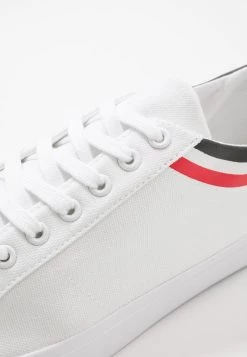 Soldes En Ligne Pier One UNISEX - Baskets basses sneakers rond -Promos Pier One Boutique b63d6b7f99c14d29a5881d57b7d25f10