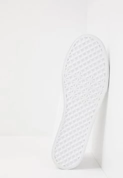 Soldes En Ligne Pier One UNISEX - Baskets basses sneakers rond -Promos Pier One Boutique b6fad0bf895746b48686a262916b0454