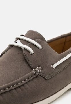 Pier One Vendre-Réclame Chaussures bateau rond homme -Promos Pier One Boutique b7f8d0fad3e64a649cbdc48643010c2d