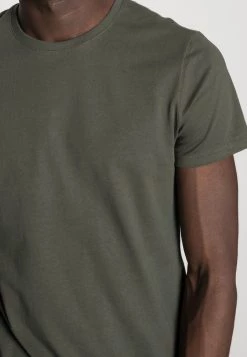 Prix Préférentiel Pier One 3 PACK - T-shirt basique t-shirts col rond homme 25 Prix Préférentiel Pier One 3 PACK - T-shirt basique t-shirts col rond homme -Promos Pier One Boutique ba2abdb3c78c4a8bb5a16ee701db5a1d