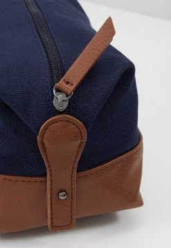 Pier One UNISEX - Trousse de toilette En promotion accessoires, sets et coffrets -Promos Pier One Boutique be0cb979788d4b3a97538c96ede41fa2