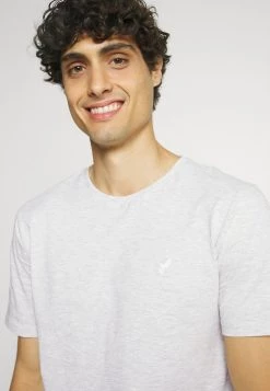 Pier One 5 PACK - T-shirt basique Prix Gelé t-shirts col rond homme -Promos Pier One Boutique bfc88b4fb0af436ea6df397e7b3e9a49